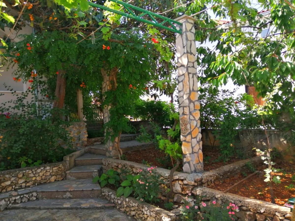 Apartmani Zmiric Primošten Exterior foto