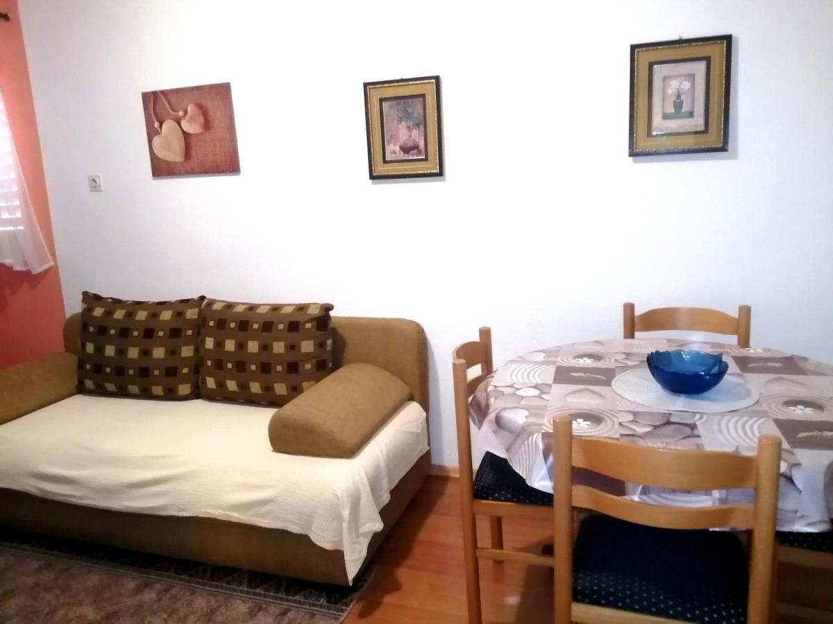 Apartmani Zmiric Primošten Exterior foto